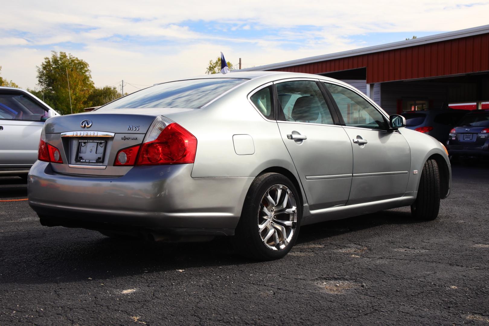 2006 GRAY INFINITI M 35 Luxury (JNKAY01E16M) with an 3.5L V6 24V DOHC engine, 5-SPEED AUTOMATIC transmission, located at 420 E. Kingsbury St., Seguin, TX, 78155, (830) 401-0495, 29.581060, -97.961647 - Photo#4